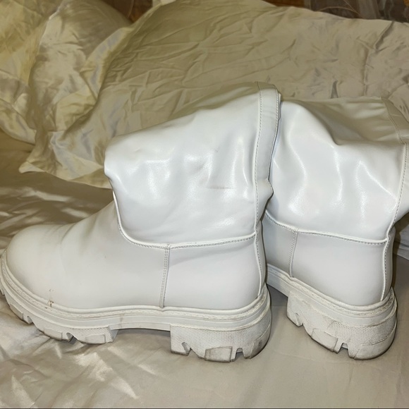White Pretty Little Thing Knee High Chunky Sole Boots - Picture 3 of 6
